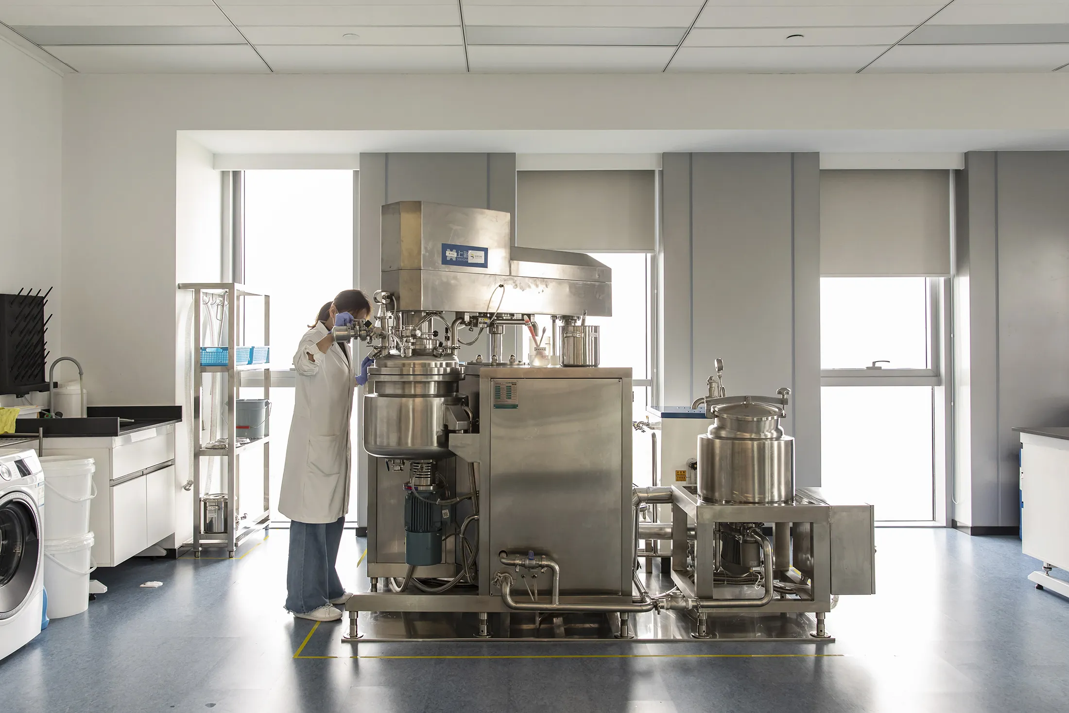 Inside&nbsp;a Bloomage Biotechnology R&amp;D lab in Shanghai on April 23.