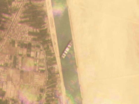 How to Dislodge a 200,000-Ton Ship From a Canal Wall