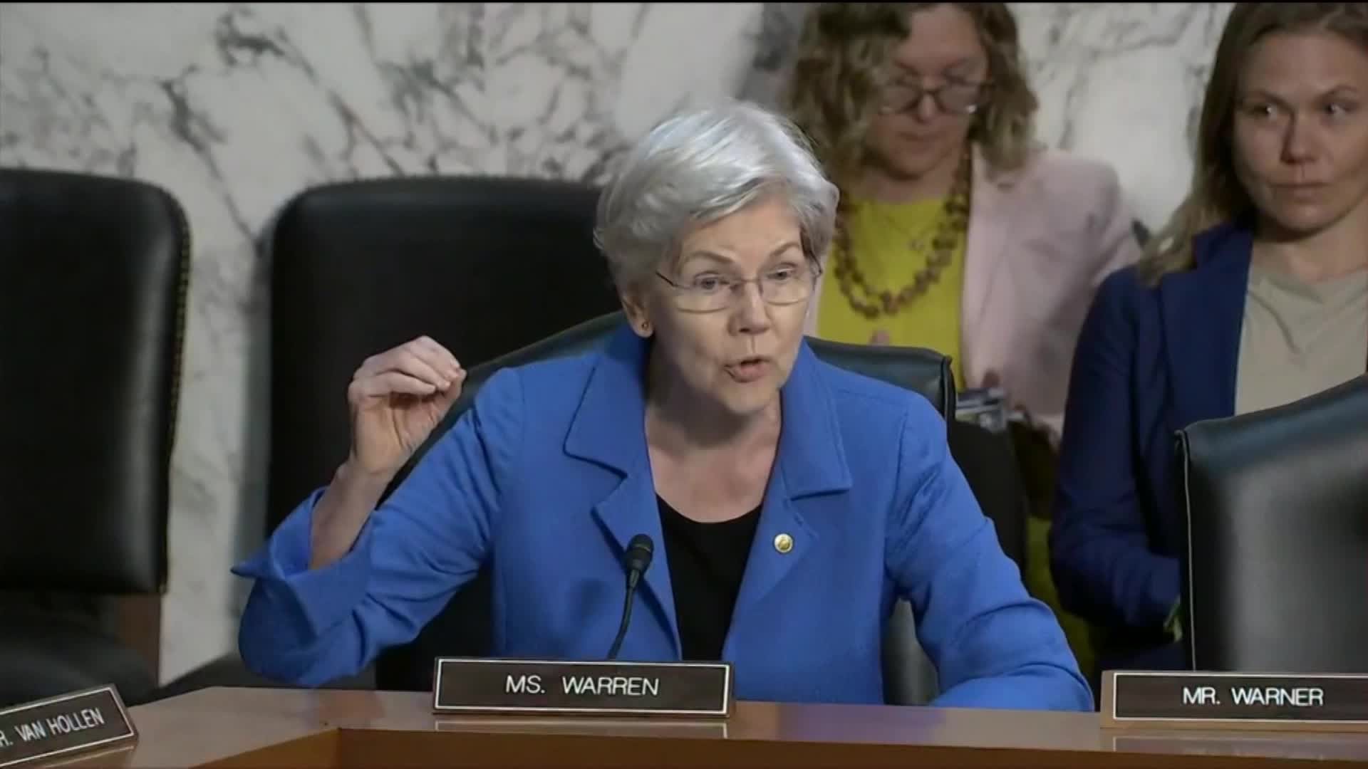 Watch Senator Warren Grills Fed's Powell on Bank Regulations - Bloomberg