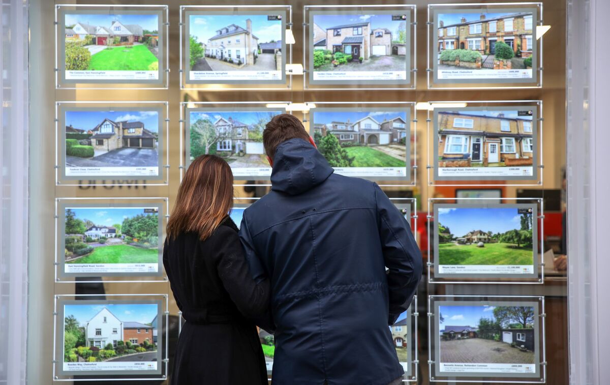 bloomberg.com - Louise Moon - UK House Prices Stagnate as Cooling Mortgage Rates Give Slight Relief