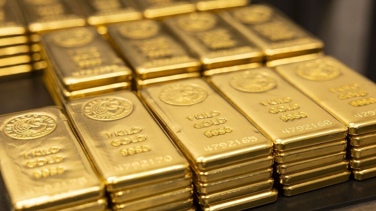 Gold Climbs to Record High Amid Geopolitical Tensions Gold Climbs to Record High Amid Geopolitical Tensions