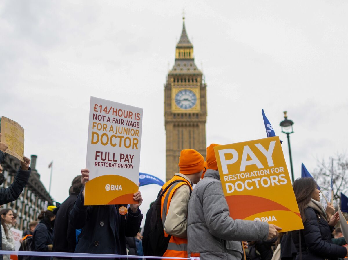 Latest junior doctors' strikes 'could lead to 75,000 cancellations