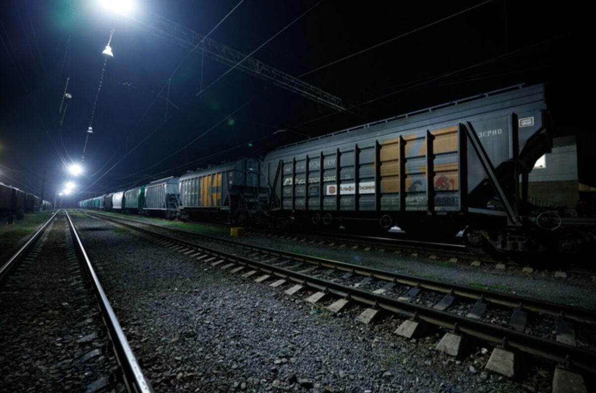 
                            Armenia Receives First Freight Cargo via Azerbaijan in Decades