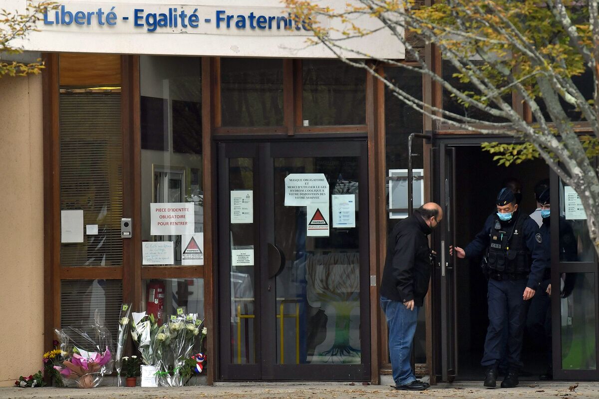 France Beheading: Suspect In Teacher's Death Was Chechen Teen - Bloomberg