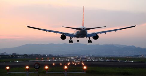 1472508122_plane-landing