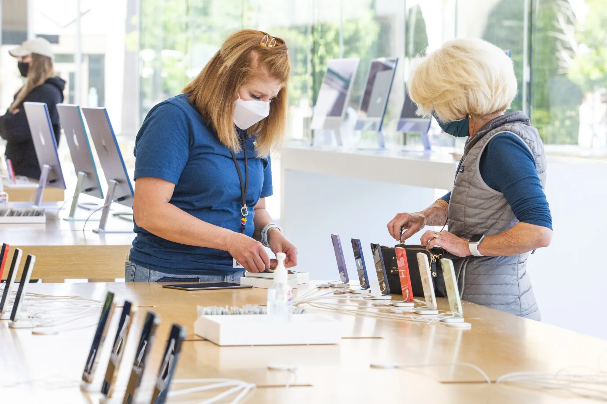 Apple Begins Selling New M1 iPad Pros And iMacs