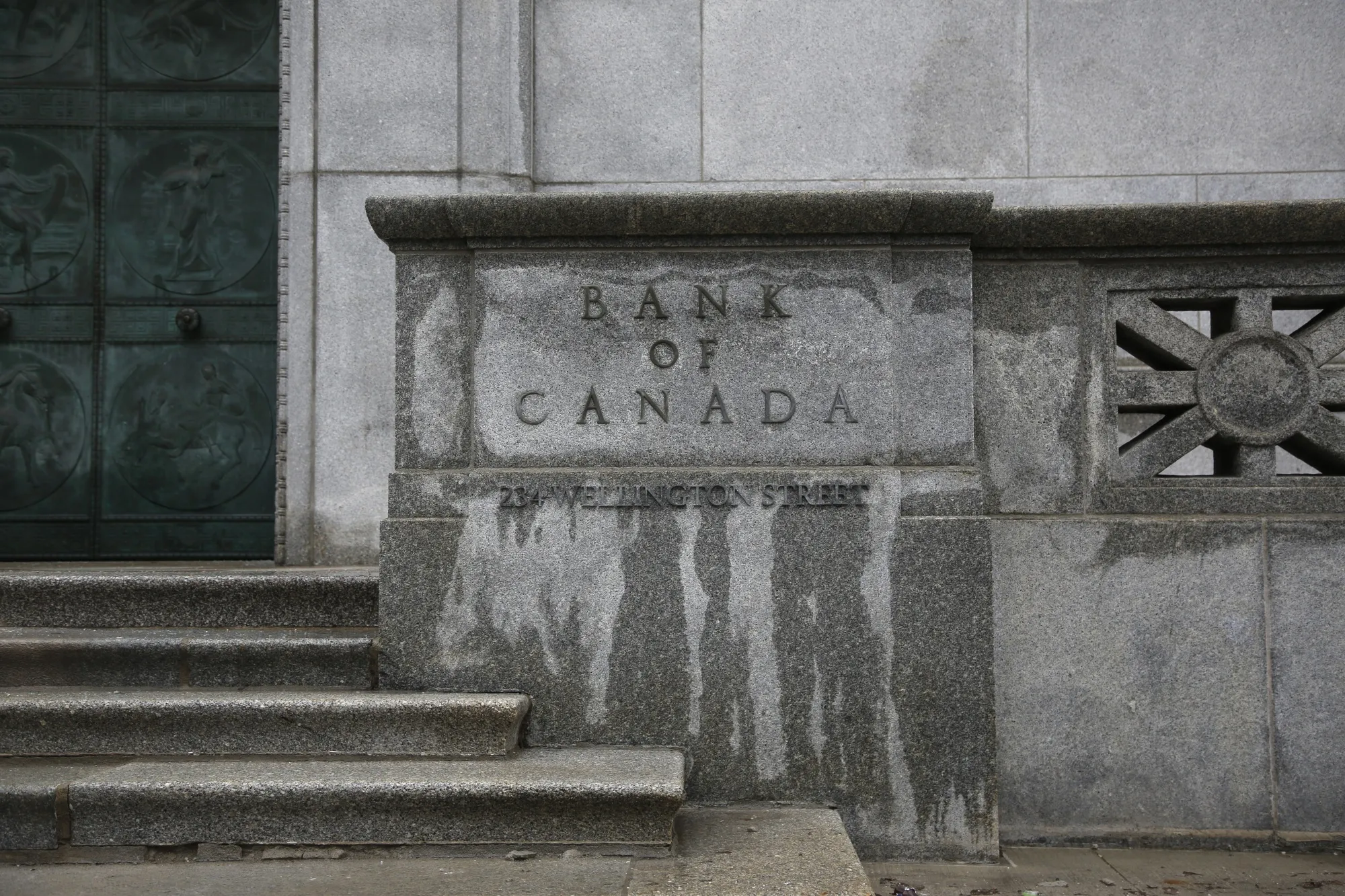 Bank of Canada surveys show business optimism is weak but improving, with fewer firms expecting a recession even amid rising concerns about uncertainty.