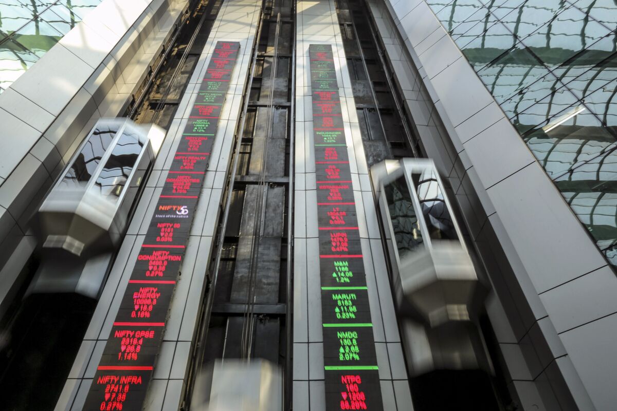 HDB Starts Taking Orders for One of Year’s Biggest India IPOs
