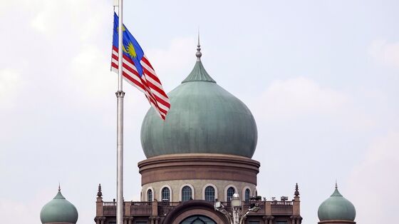 Malaysia Finance Minister Says He Was Unaware Najib Picked as State Adviser