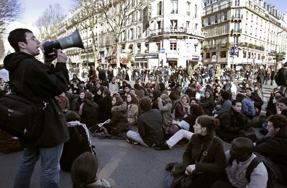 History to Macron: French Protesters Always Win