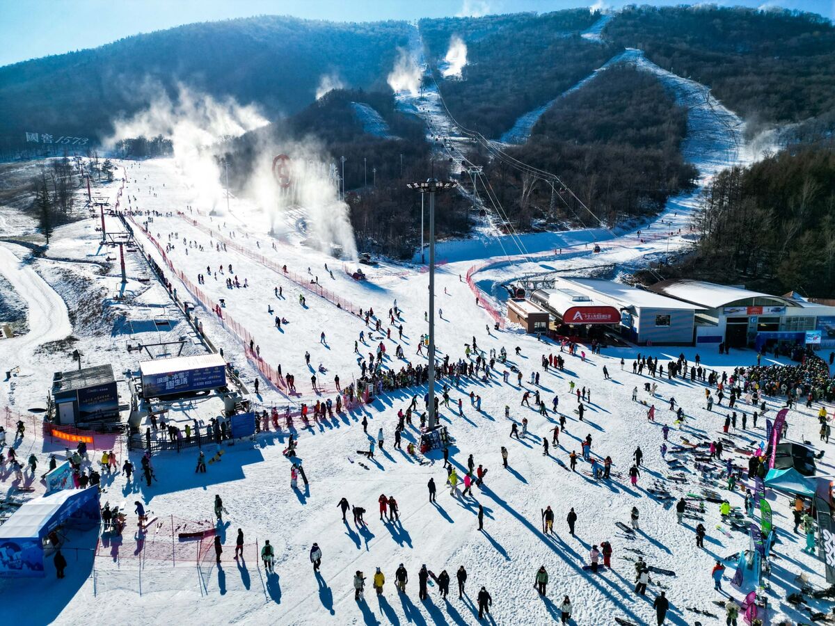 
                            China’s Ski Slopes Pull Big Crowds as Japan Tensions Run High
