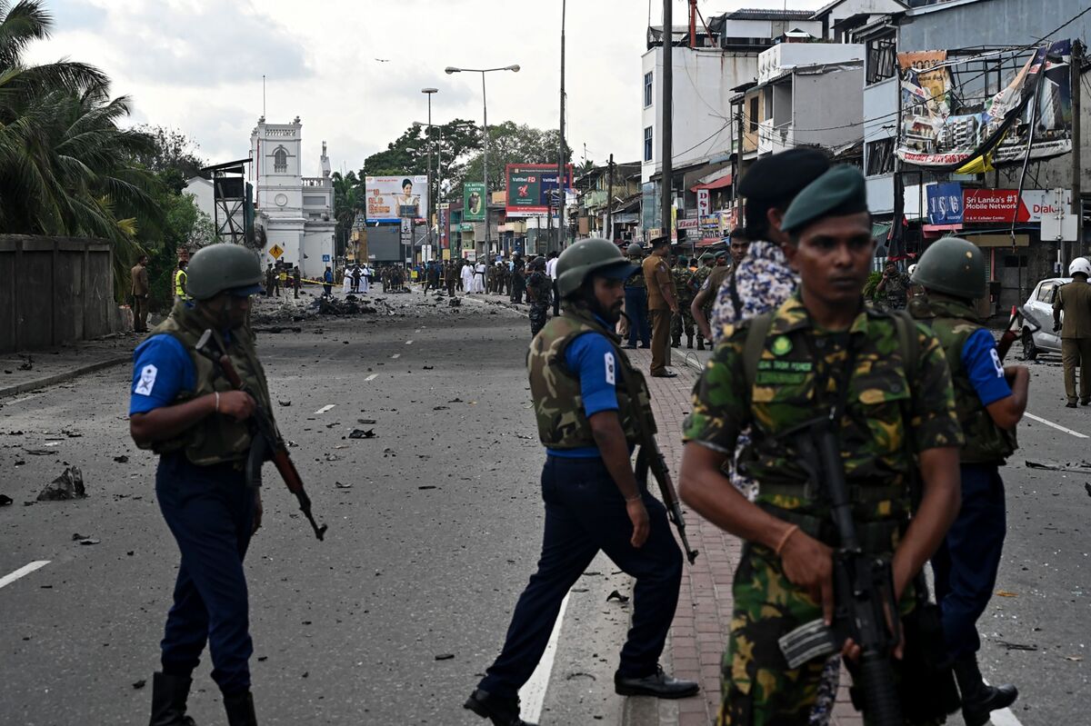 sri-lanka-says-jihadist-group-behind-blasts-that-killed-290-bloomberg