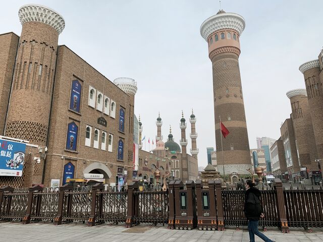 The barricaded square in front of the Erdaoqiao Mosque and bazaar in Urumqi. 