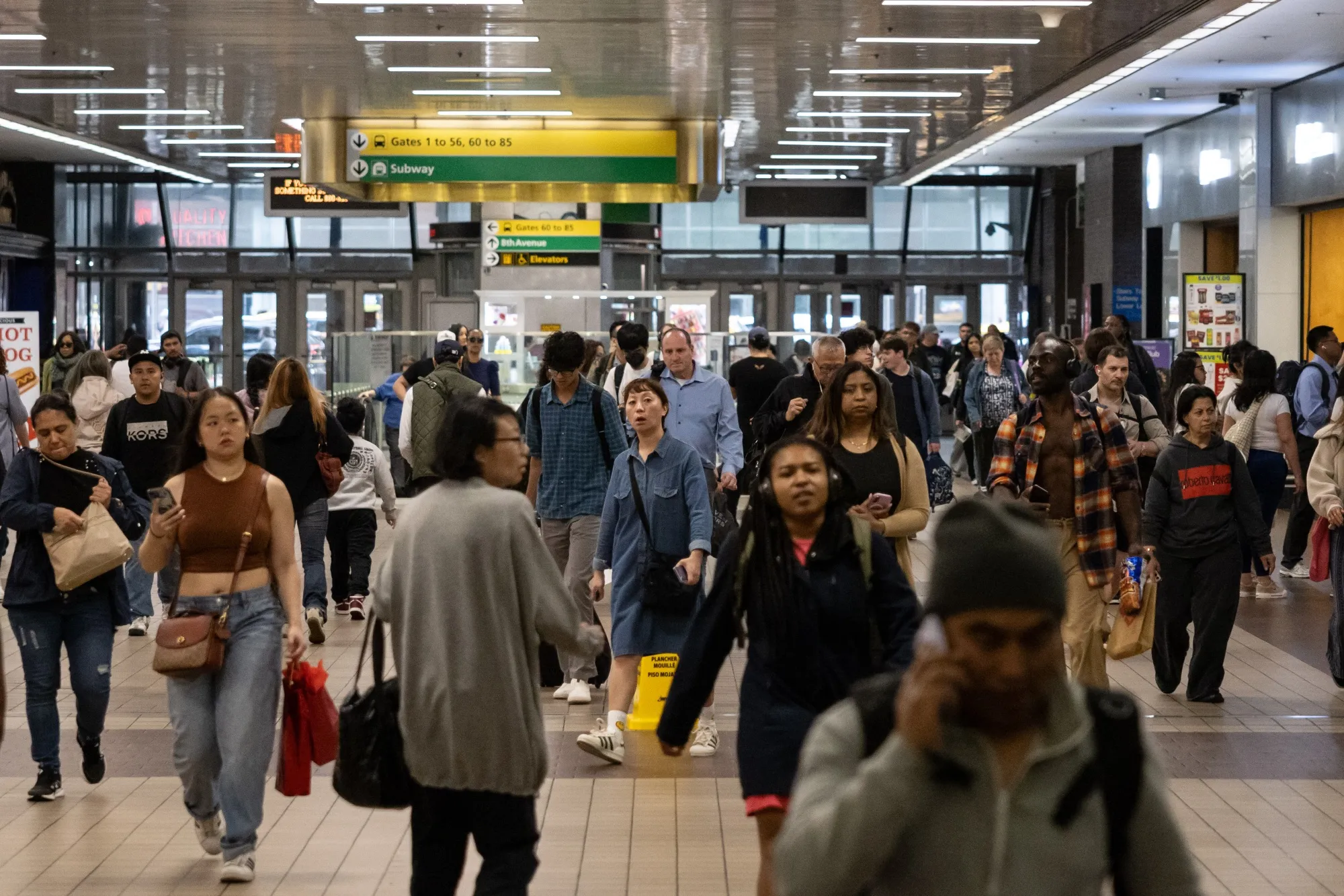 Bankers and other workers who live in New Jersey and commute to Manhattan spent the weekend mulling options for how to get to their offices.&nbsp;
