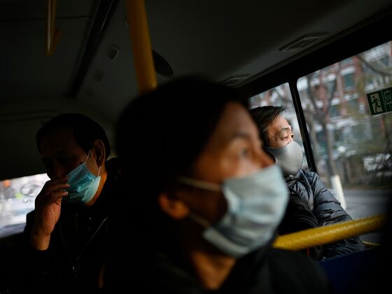 China Seeks to Stop Virus Scare From Becoming Political Crisis