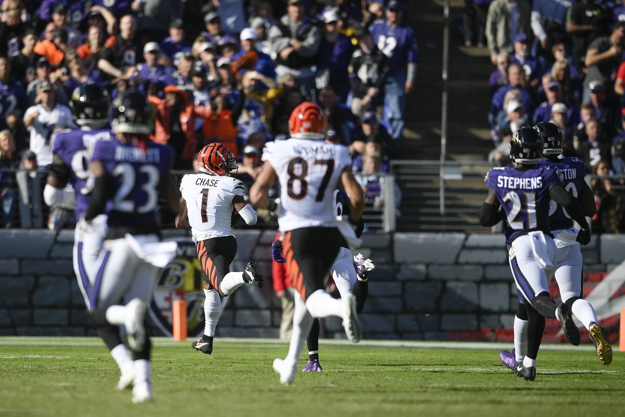 Burrow, Chase Lead Way As Bengals Speed Past Ravens 41-17 - Bloomberg