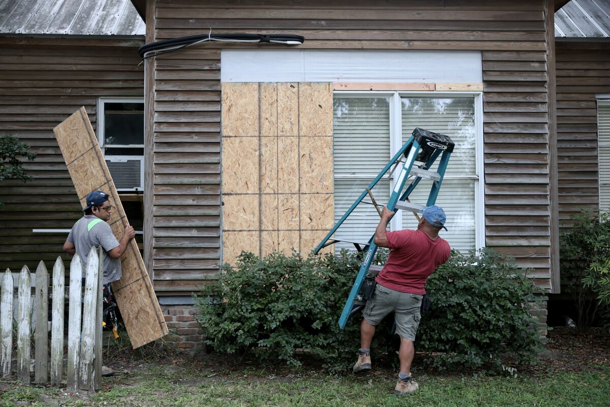 Brokerage Takes on Hard-to-Price Hurricane Risk With New Contracts