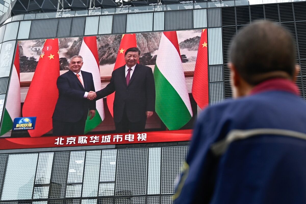 Hungarian PM Orbán's Surprise Visit to China: Discussing Ukraine Cease-fire and EU-China Relations Amid Tensions