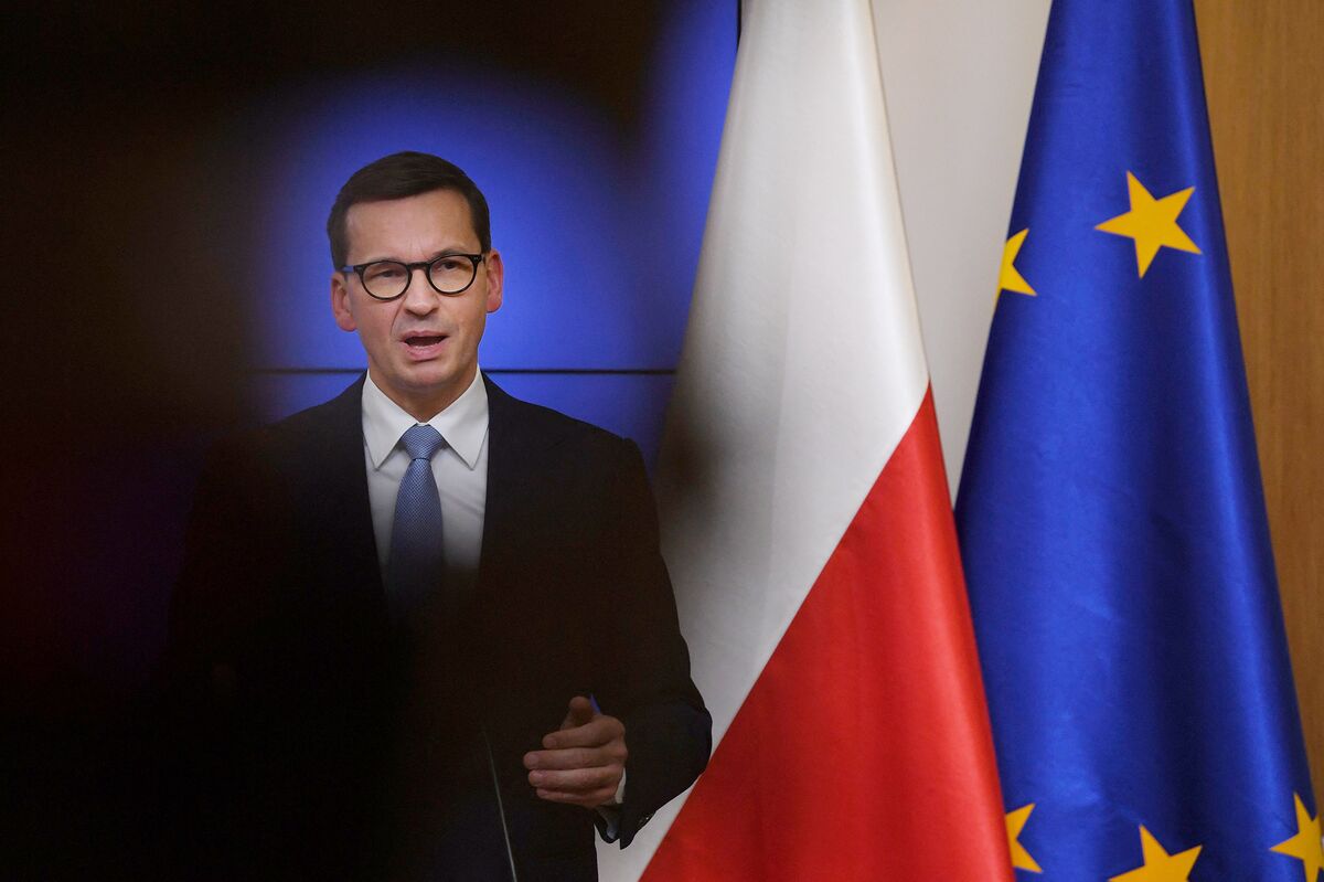 Poland Softens PM Morawiecki's Comment on EU Risking World War III - Bloomberg