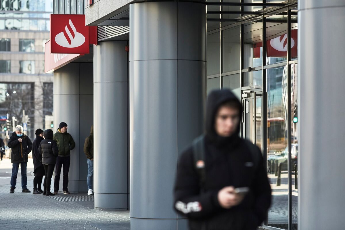 🟪"Banco Santander cede il 49% della sua unità polacca per 6,8 miliardi di euro"