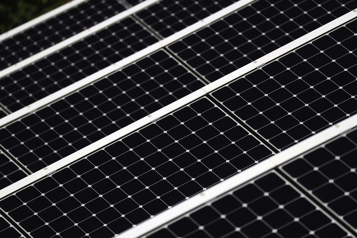 bloomberg.com - Brian Eckhouse - Biggest U.S. Solar Manufacturer Wants to Keep Trump's Tariffs