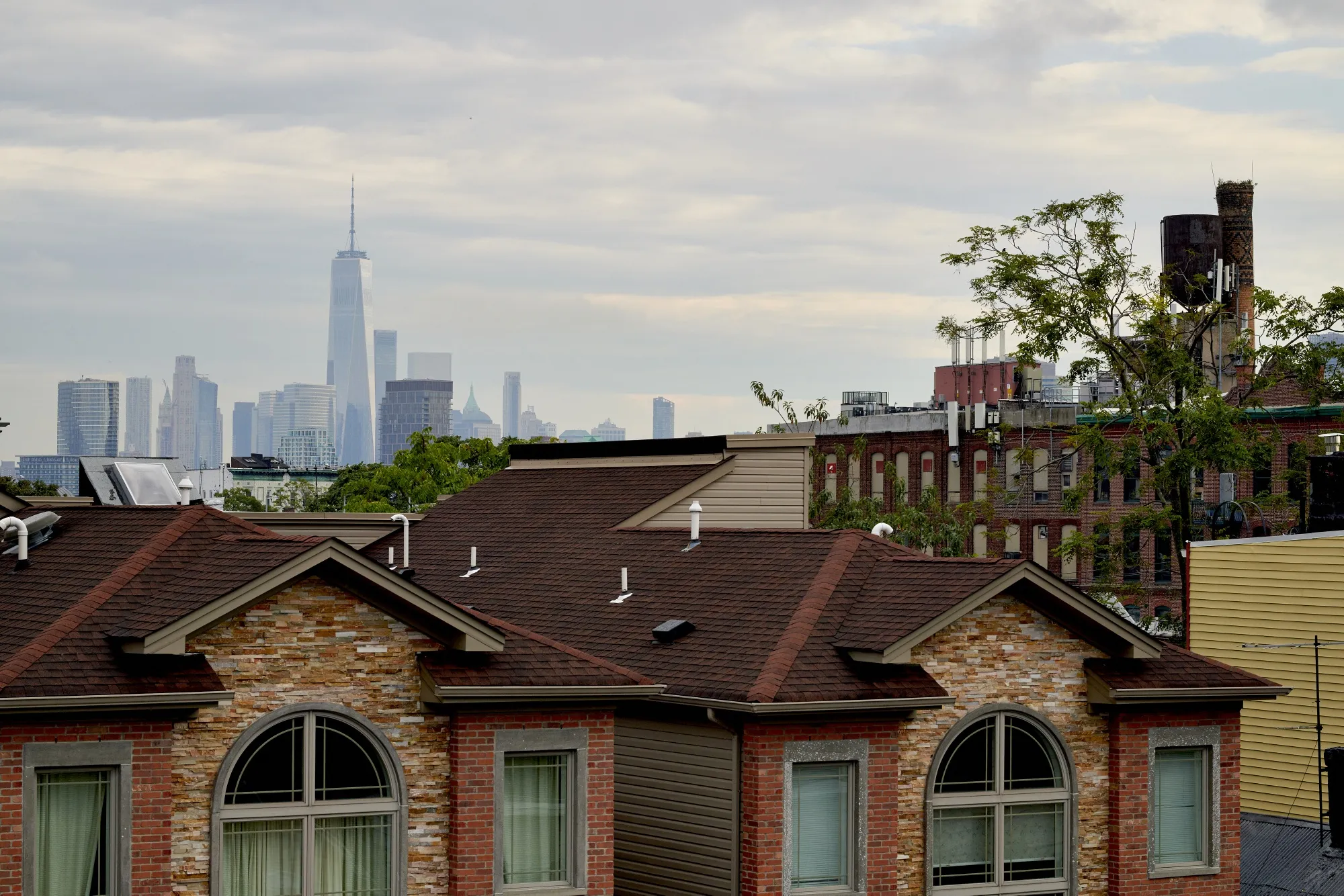 Residential homes in Jersey City, New Jersey, with One World Trade Center in the background.