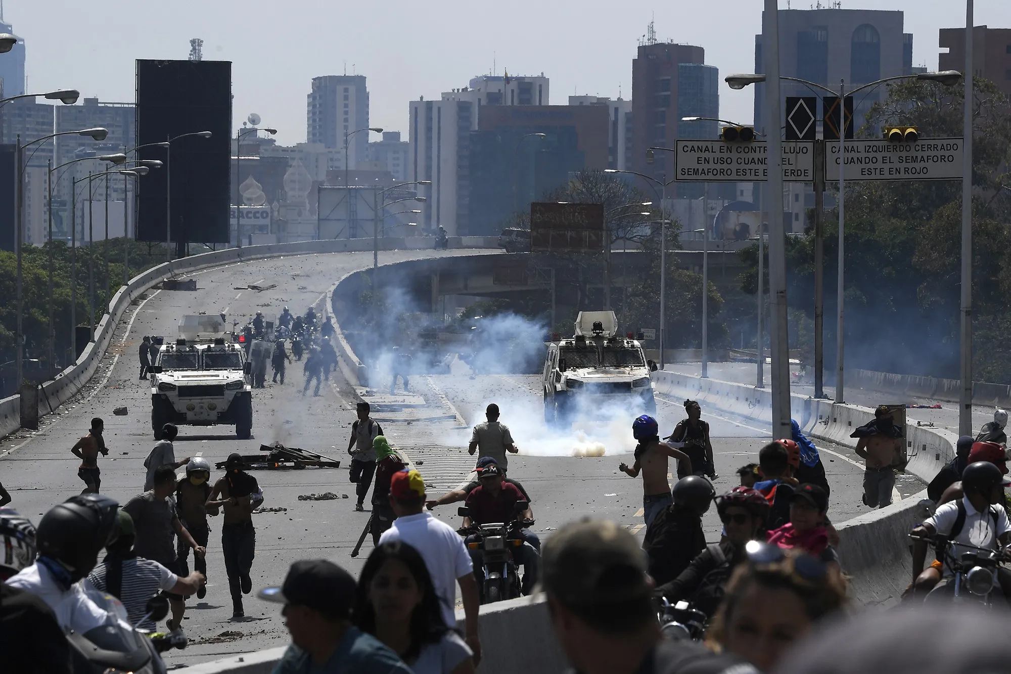 Supporters of Guaido clash with forces loyal to Maduro&nbsp;in front of La Carlota military base in Caracas on April 30, 2019.