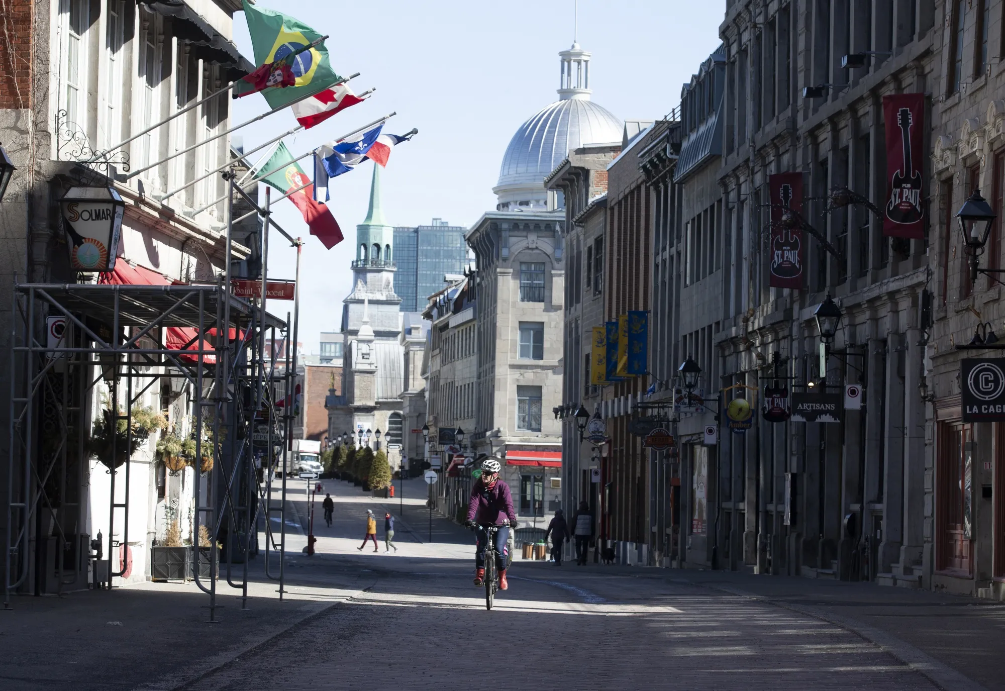 Montreal As Quebec Asks Non-Essential Businesses To Close
