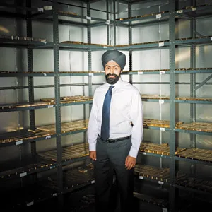 A single 100-oz. bar would get you a Porsche 911 GT3, with $8,400 left over for gas