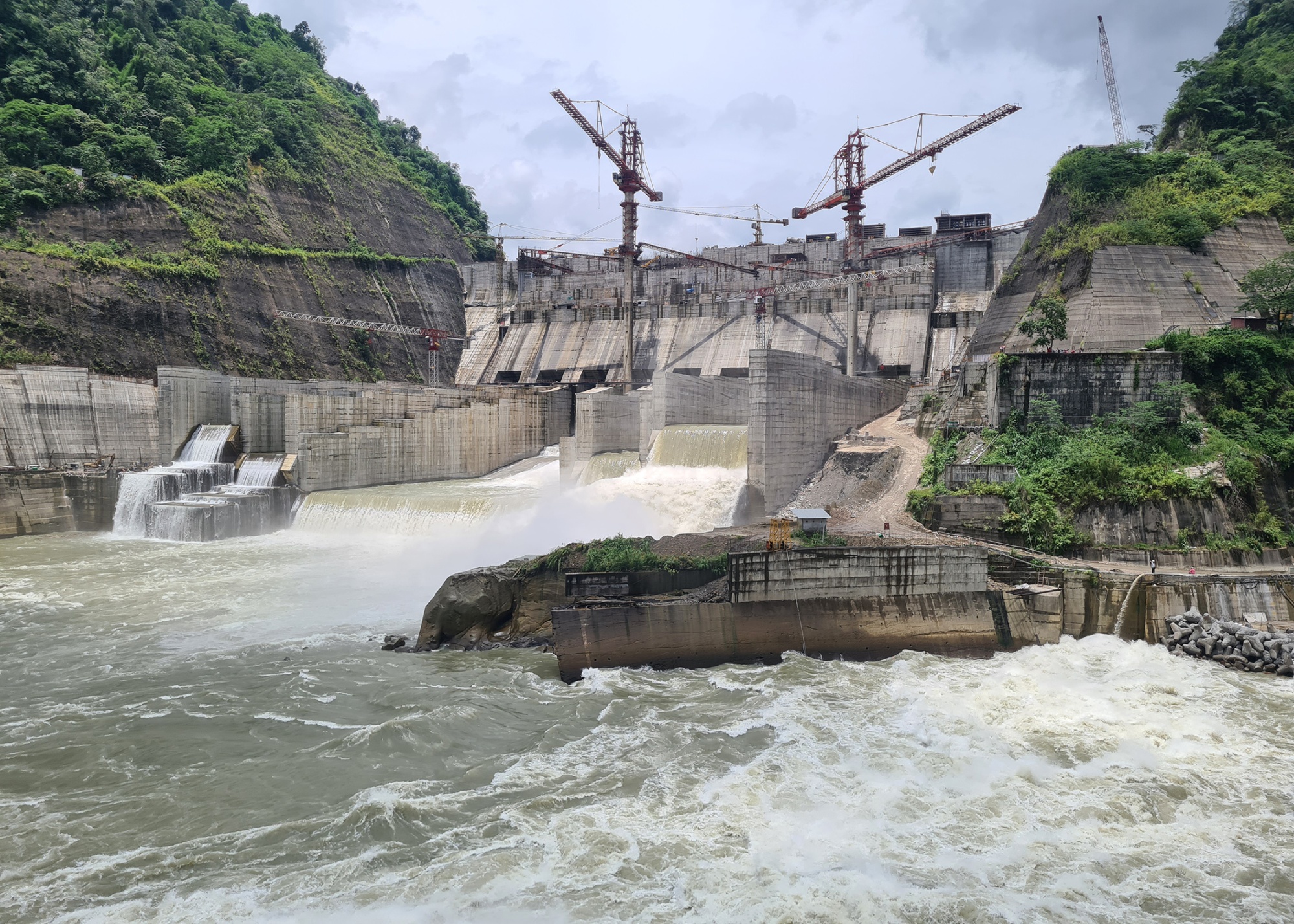 India Set to Start Mega Hydropower Subansiri Lower Project Near