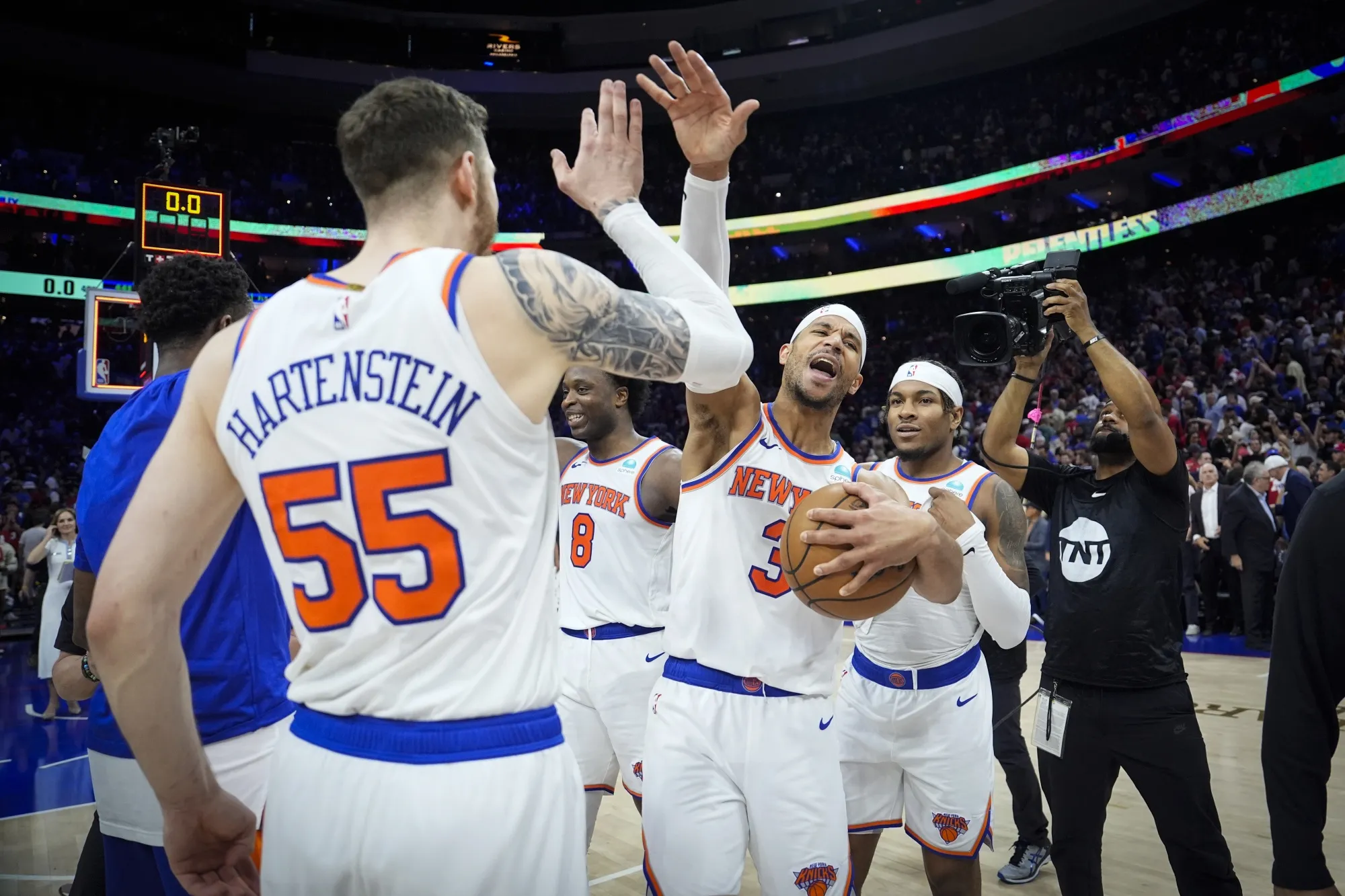 Knicks' trio of Villanova stars help them advance to 2nd round of
