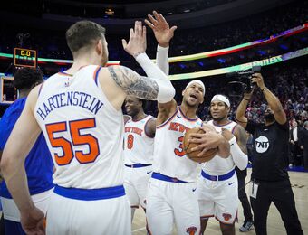 relates to Knicks' trio of Villanova stars help them advance to 2nd round of East playoffs