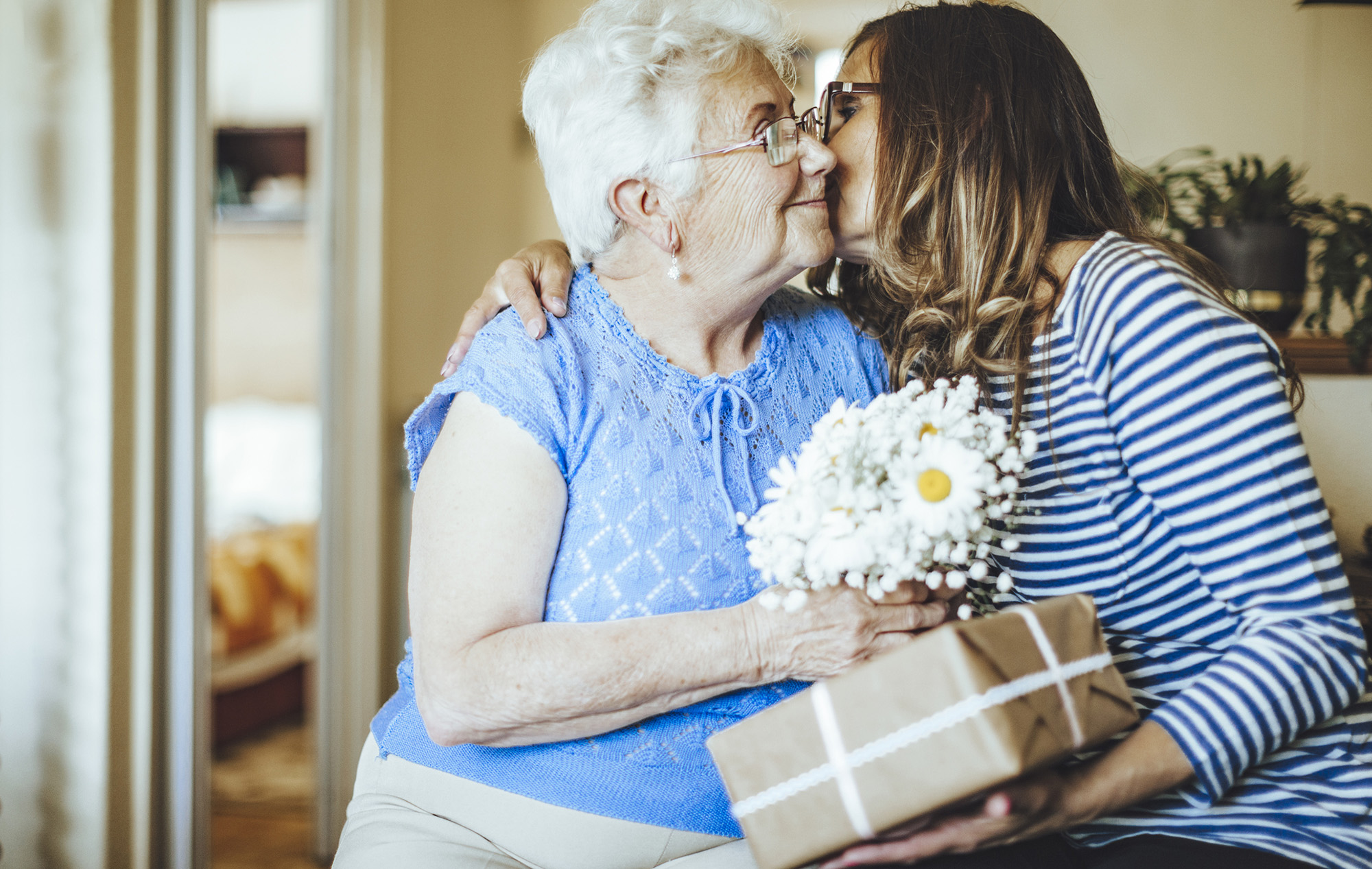 Mums Are in for a Treat as Britons Set to Spend Record: Chart - Bloomberg