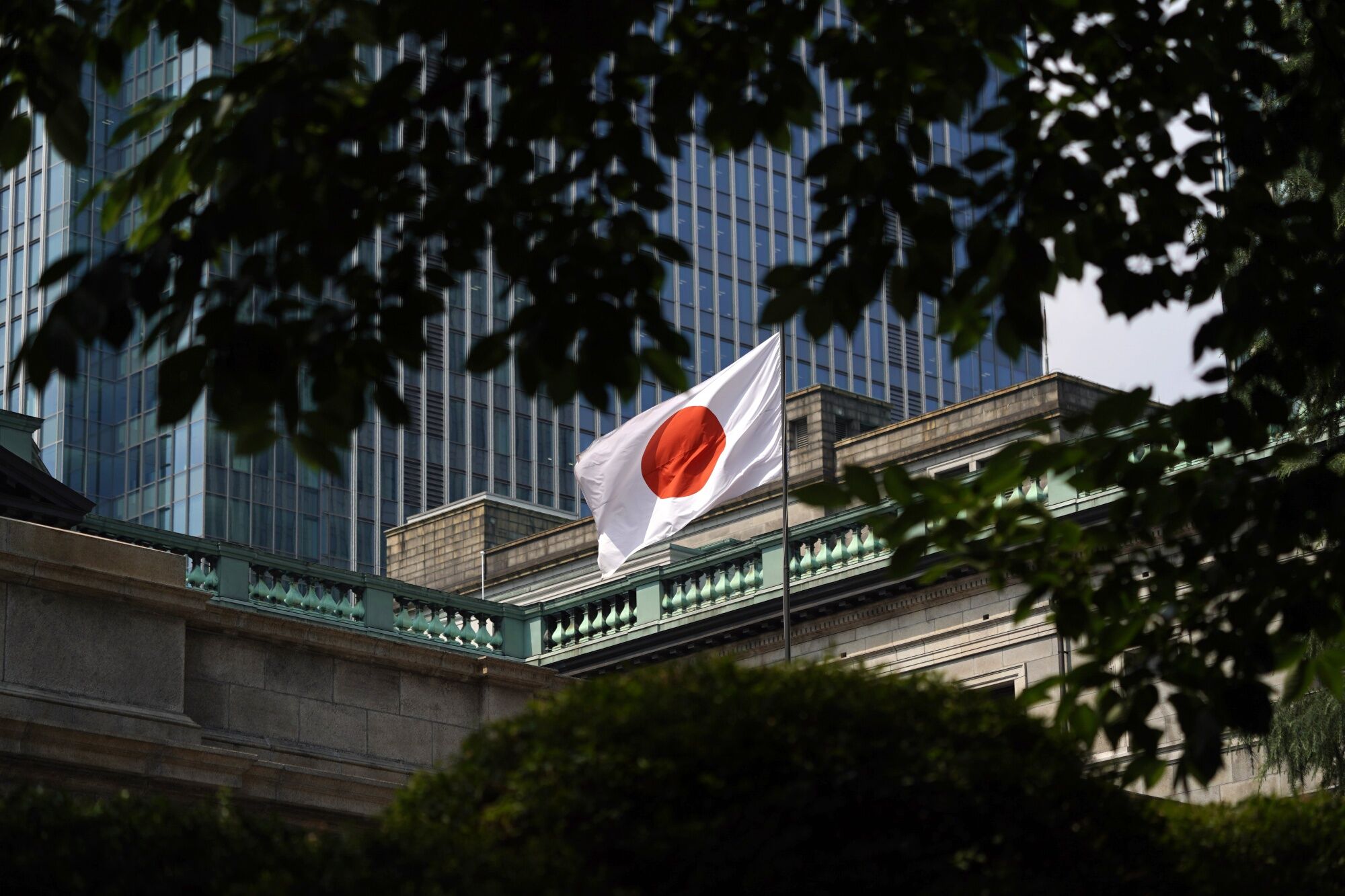 Fighting Against Bank Of Japan May Not Be Crazy After All - Bloomberg