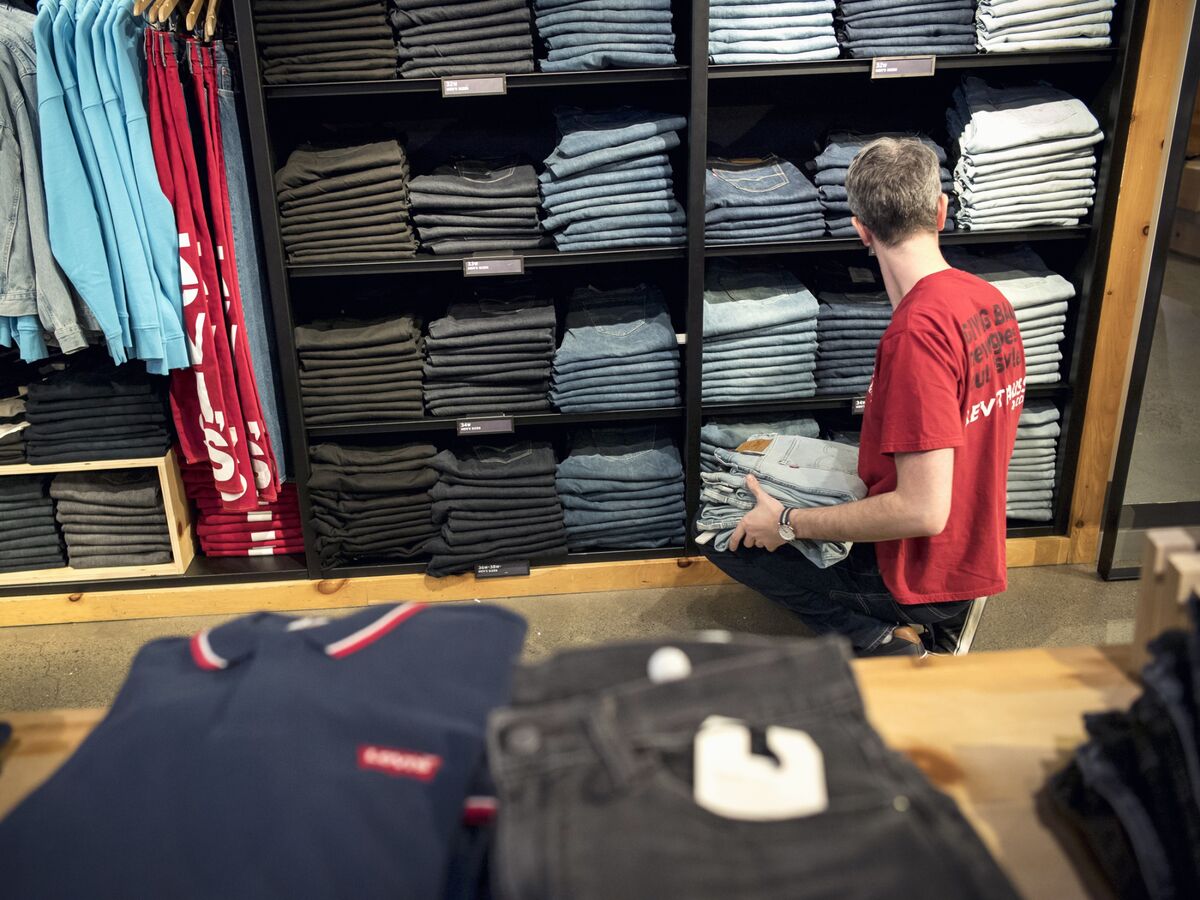 Levi's Shares Rise as Strong Demand Prompts Forecast Boost - Bloomberg