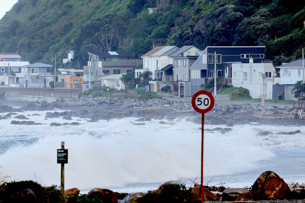 bloomberg.com - Ainsley Thomson - Flood Risk Doesn't Matter as Bargain Houses Tempt NZ Buyers