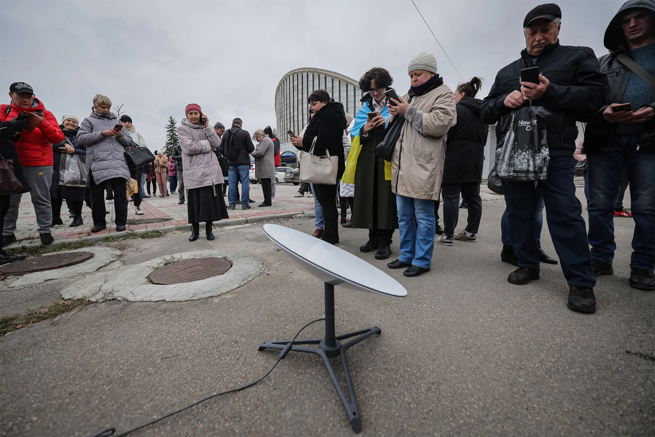 Residents use the internet from the Starlink network, set up by the Ukrainian army in Kherson, Ukraine, on&nbsp;Nov. 13, 2022.