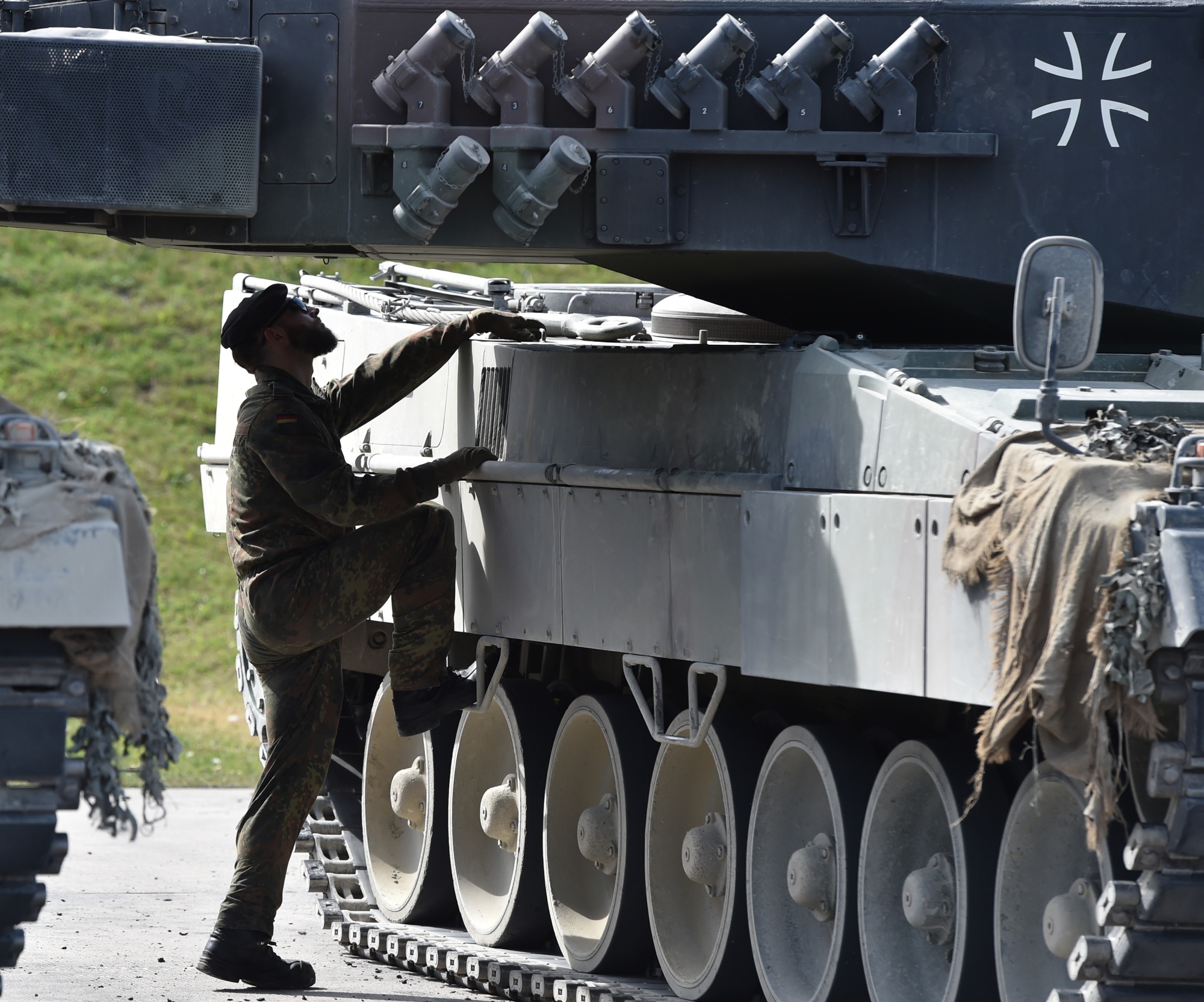 Battlefield Politics Entangle Ukraine's Allies - Bloomberg