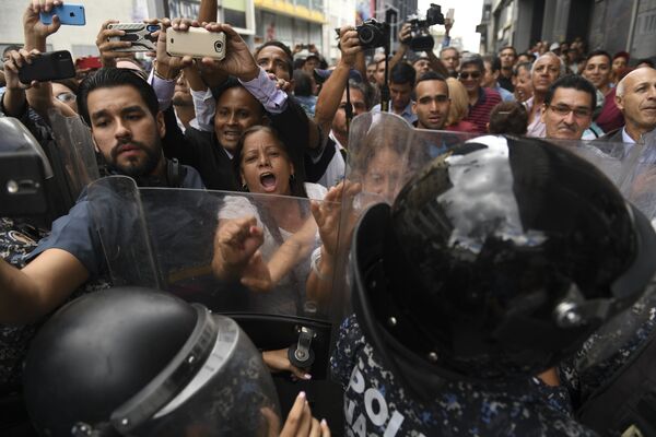 Guaido Bursts In to Reclaim Venezuela's National Assembly 