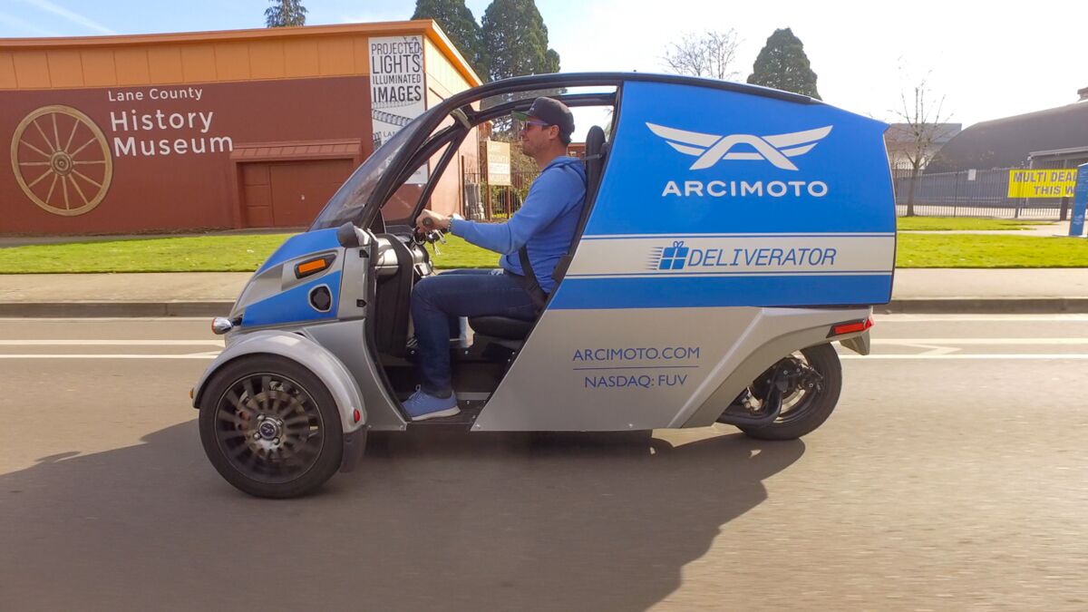This Electric Three-Wheeler Brings Greener Delivery Options