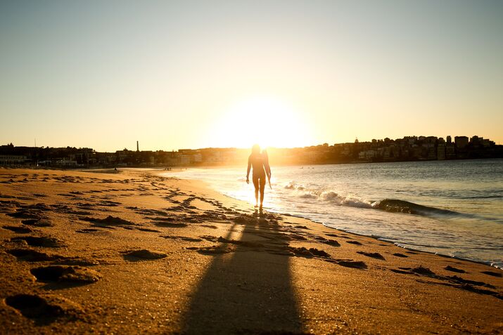Morning Surfers and City Commuters as Australia Marks 27th Year Without a Recession