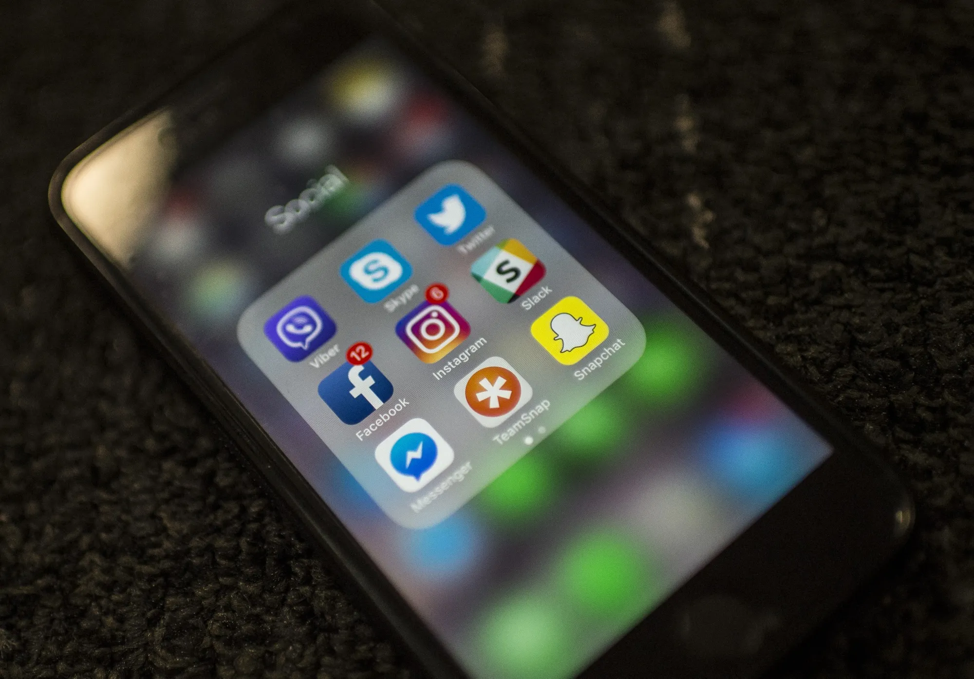 US-SOCIAL-NETWORK-SMARTPHONE-FACEBOOK-TWITTER-INSTAGRAM-SNAPCHAT