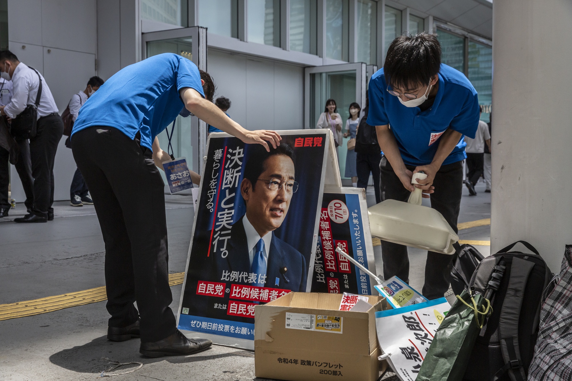 Japan PM Bets on World Defying Inflation Policy to Win Election