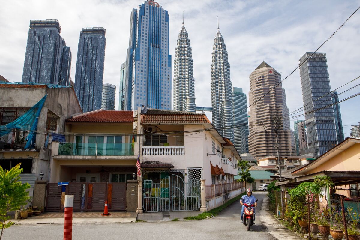 Malaysia’s GDP Grows Faster in Third Quarter, Aided by Spending