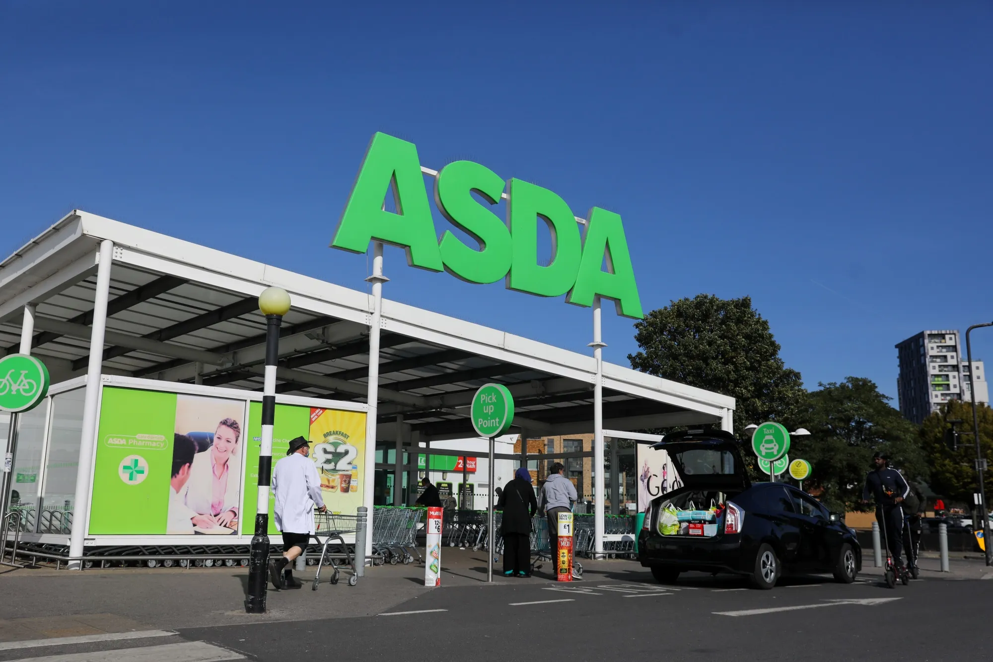 Walmart Said to Pick TDR as Preferred Bidder for U.K. Unit Asda