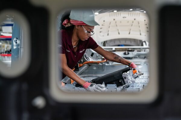 US Jobless Claims Fell a Fourth Week During July 4 Holiday