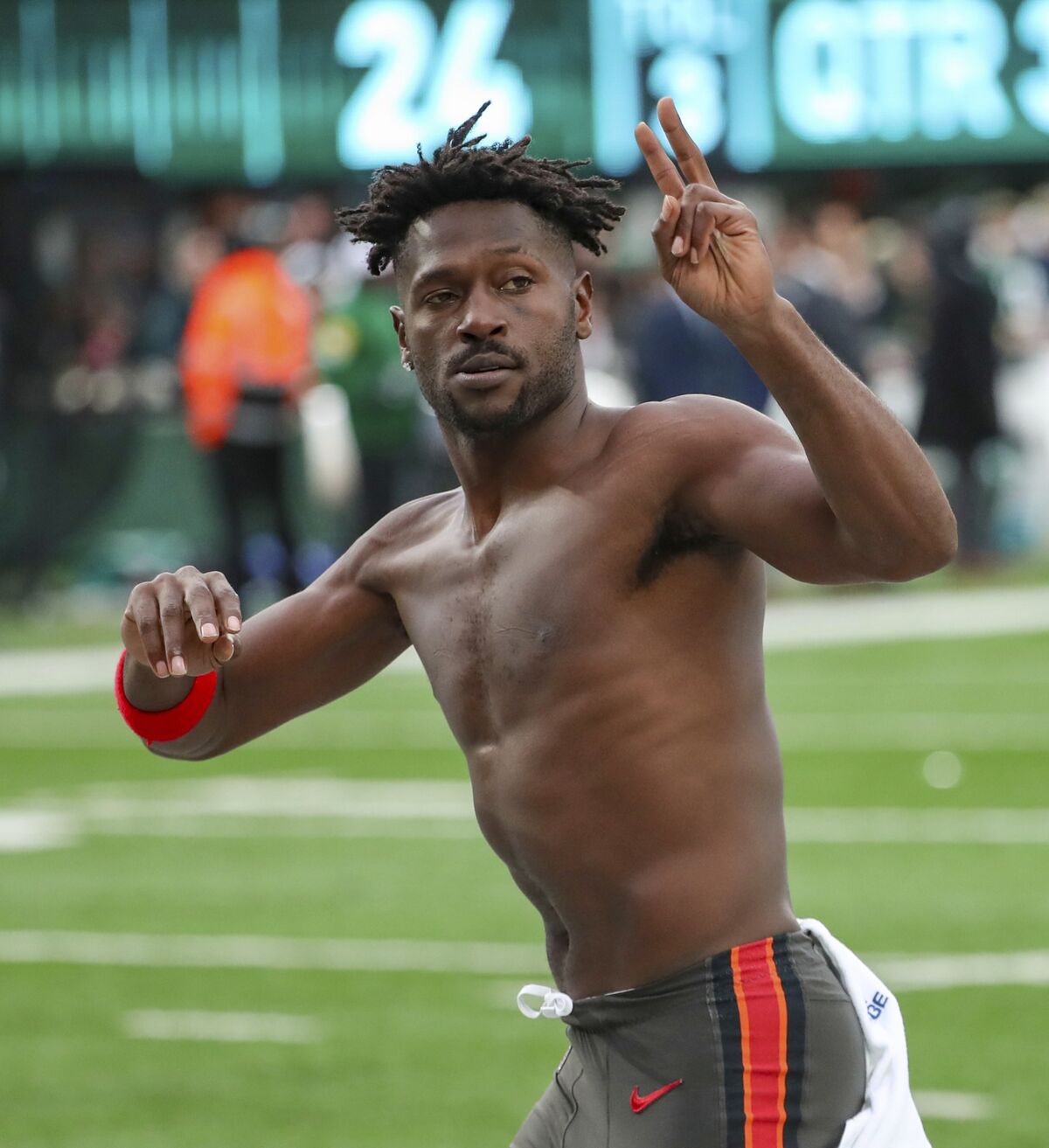 ampa Bay Buccaneers' Antonio Brown Suspended for Misrepresenting Vaccine  Status - Bloomberg