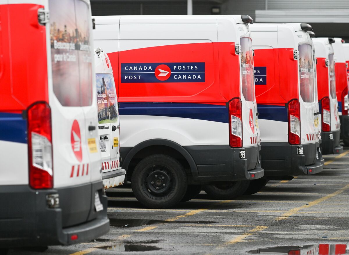 
                            Canada Post Strike is Suspended as Tentative Union Deal Reached