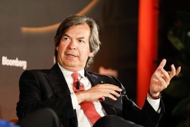 Intesa to Boost Wealth Business With New Hires in European Push