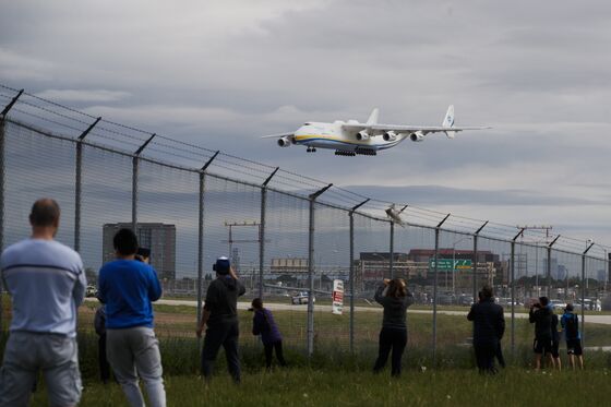 Spotters Remind Us How Far Aviation Has Come in 120 Years